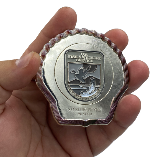 EL4-017 FWL U.S. FISH AND WILDLIFE SERVICE Sterling Silver Plated Seashell Challenge Coin Shell Federal FWS